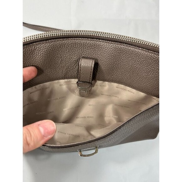 Michael Kors Mercer Large Snap Pocket Crossbody taupe - Picture 7 of 16